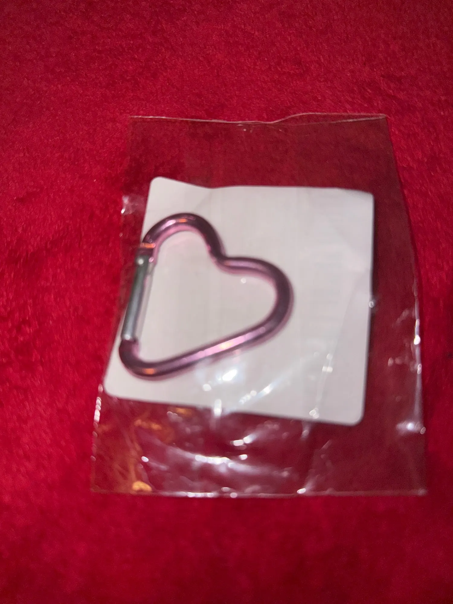 1 Pcs Heart-shaped Aluminum Carabiner Key Chain Clip Outdoor Keyring Hook Water Bottle Hanging Buckle Travel Kit Accessories photo review