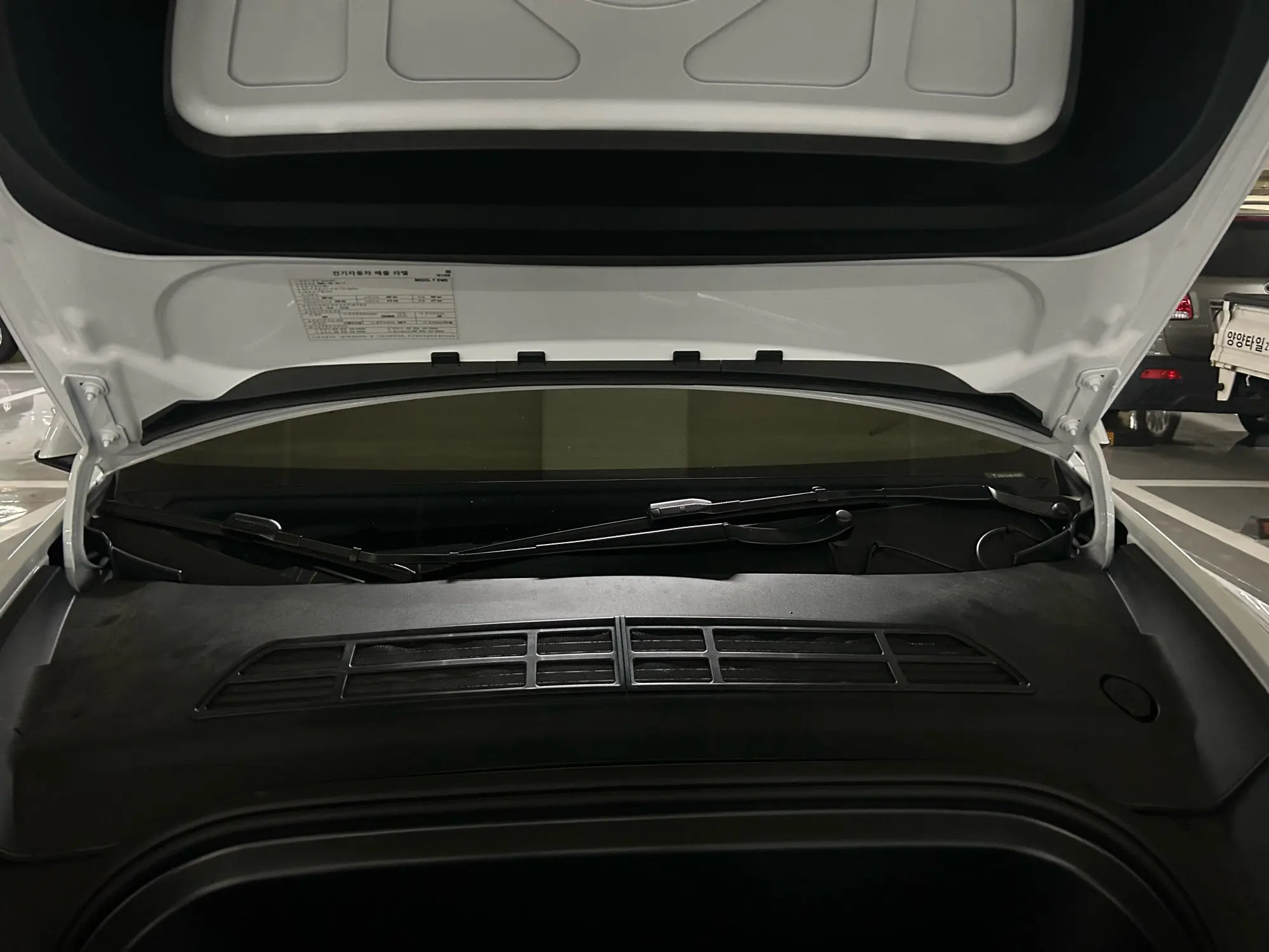 Teslahubs™ Frunk Guard: Leakage and Dust Protection customer photo