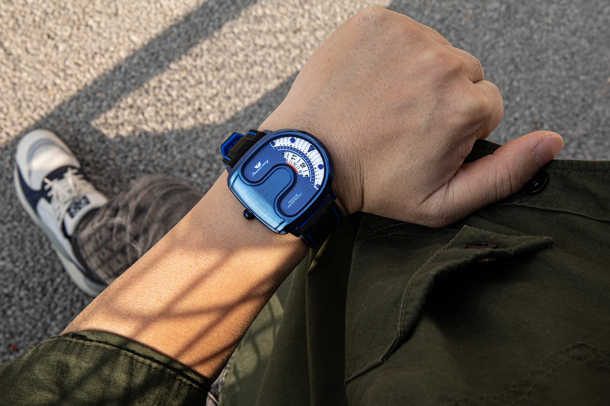 2023 Trend Personality Novel U-Shaped Design Men Watch Creative Dial Rotating Pointer Fashion Watch Waterproof Gift
