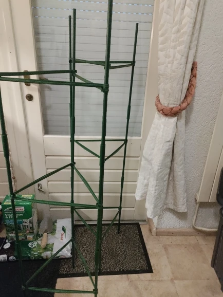 Tomato Cage, Up To 51 Inches Of Plant Stakes Vegetable Grids Assembled For Garden Climbing Plants Vegetables Flowers photo review