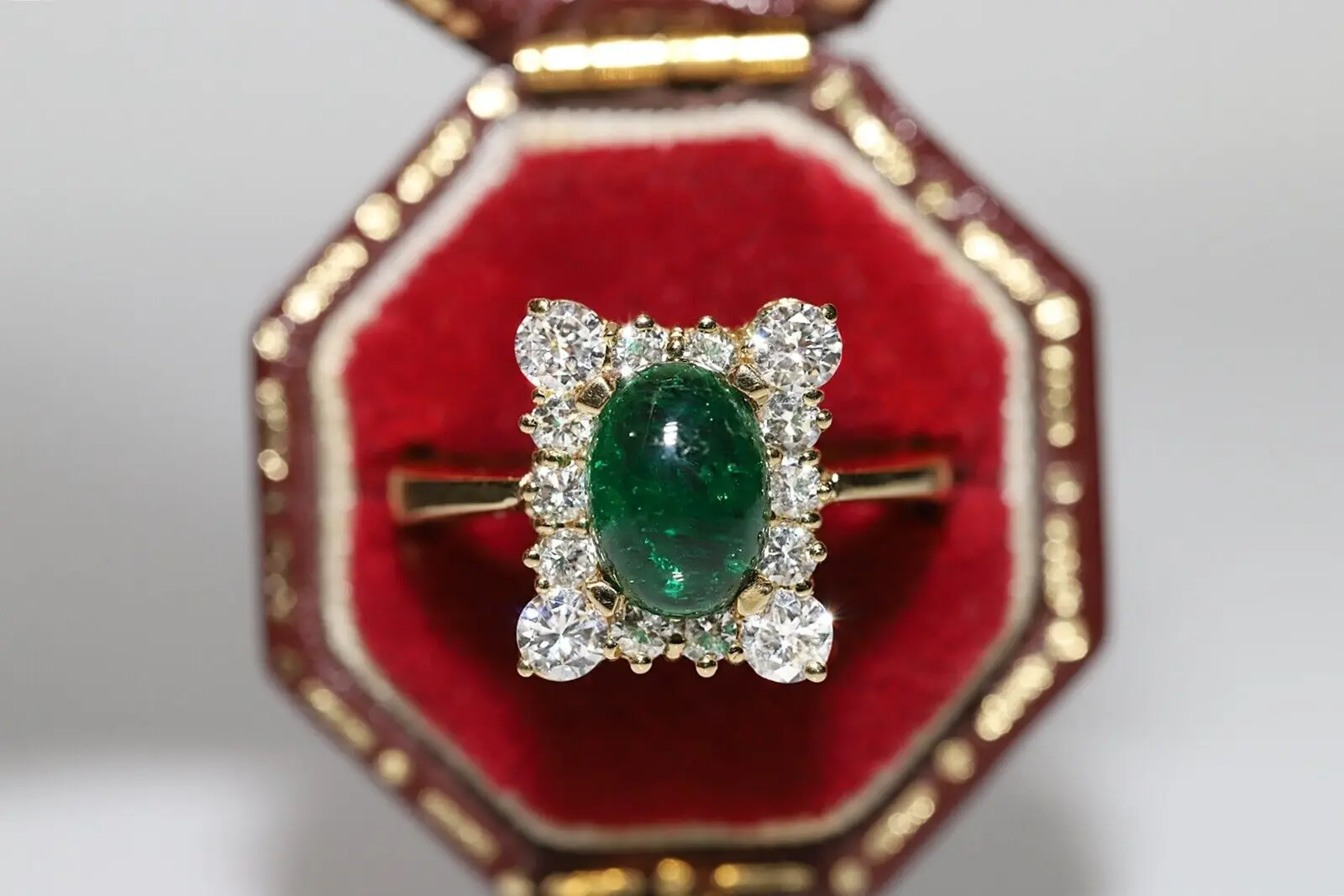 

VINTAGE ORIGINAL 18K GOLD NATURAL DIAMOND AND CABOCHON EMERALD RING