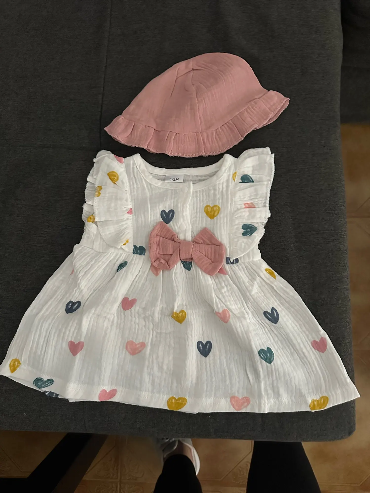 Conjunto de ropa de 2 piezas para niña recién nacida, vestido sin mangas con estampado de amor y sombrero, ropa bonita de moda de verano para niña de 0 a 9 meses photo review