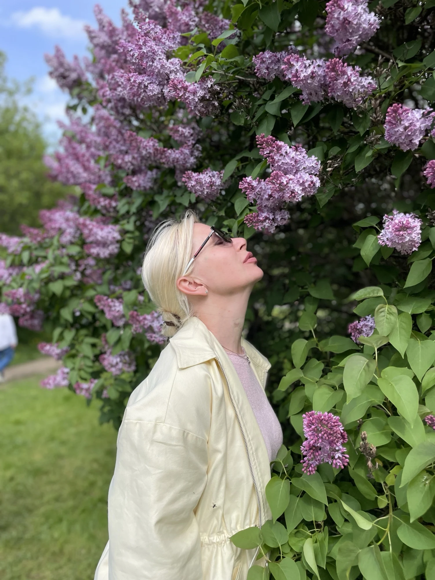 Women's Light Yellow Adjustable Waist Zip Jacket photo review