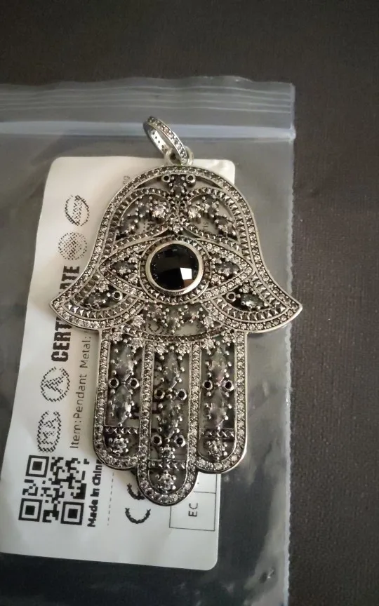 925 Silver Black Hand Pendant with Zircon photo review