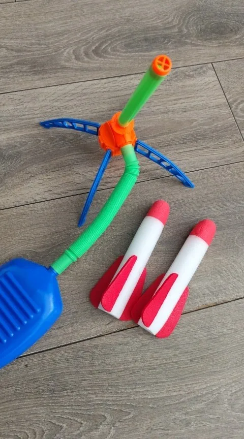Jouet fusée à air pour enfants – Lance-roquettes de plein air, jeu éducatif et interactif dès 3 ans photo review