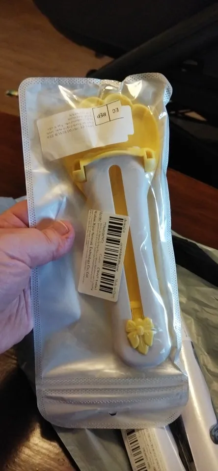 Squeeze & Serve, Multifunctional Cat Feeding Spoon for Wet Food Treats and Liquids photo review