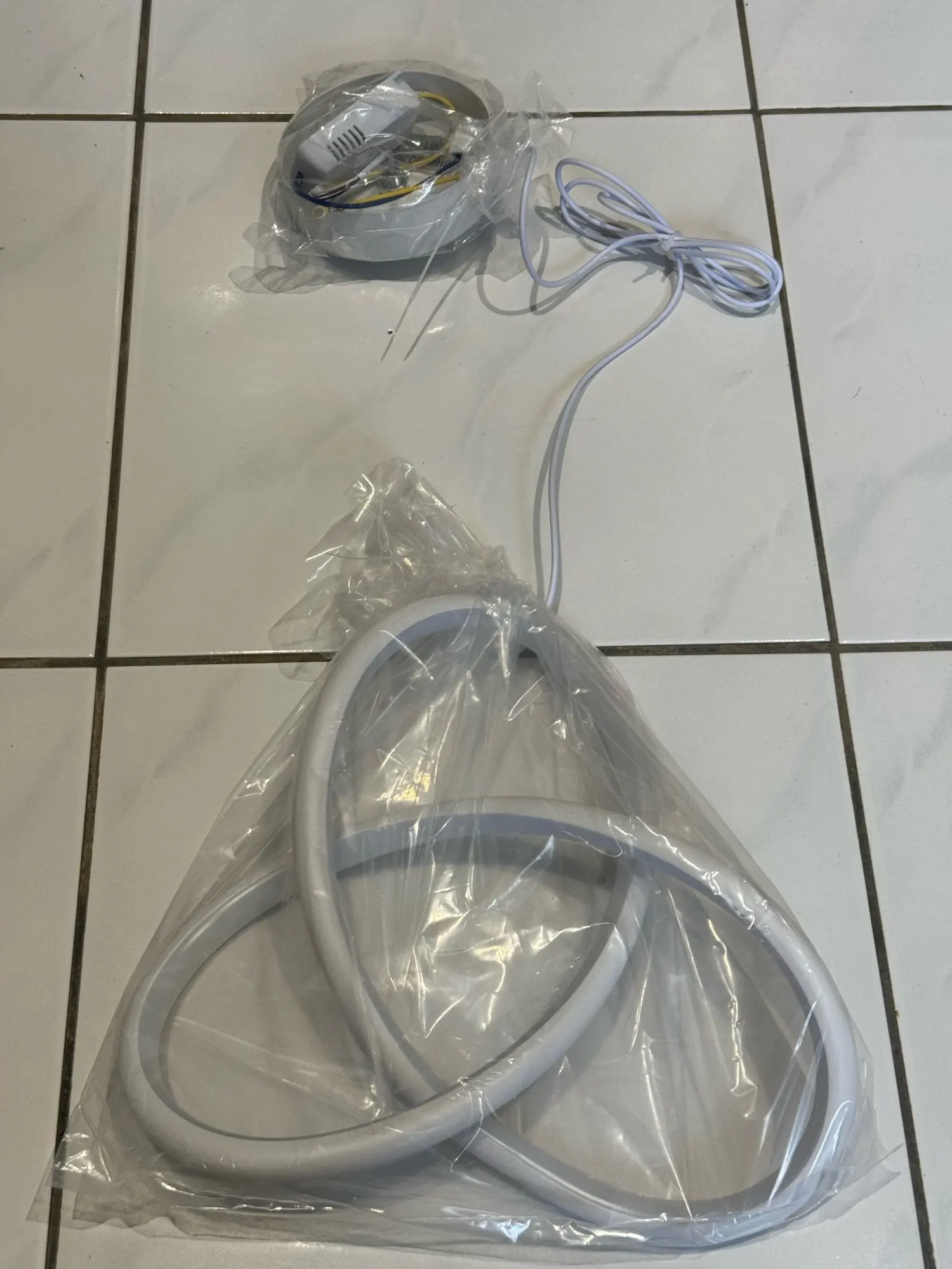 Chic Glow Modern Pendant Light, 3 Colors Decor Art, Designer LED Chandeliers photo review