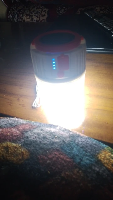 Lanterne solaire de camping avec ports USB