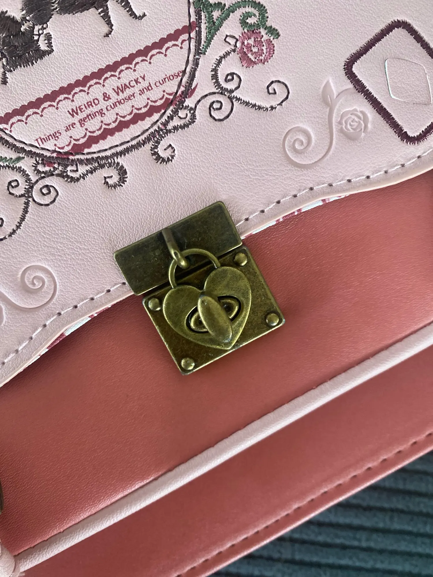 Alice In Wonderland Shoulder Bags axes femme vintage student