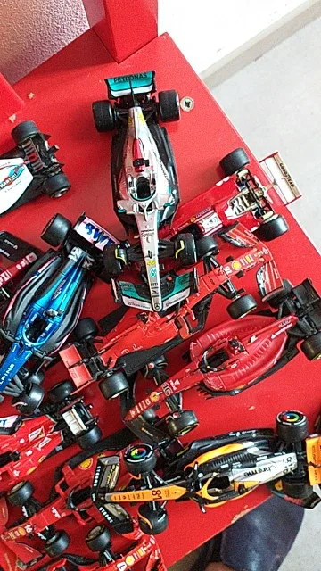 Bburago 1:43 F1 Model Car Mercedes Ferrari Redbull Racing SF23 AlpineA523 AlfaC43 Metal Diecast Verstappen Collectible Miniature photo review