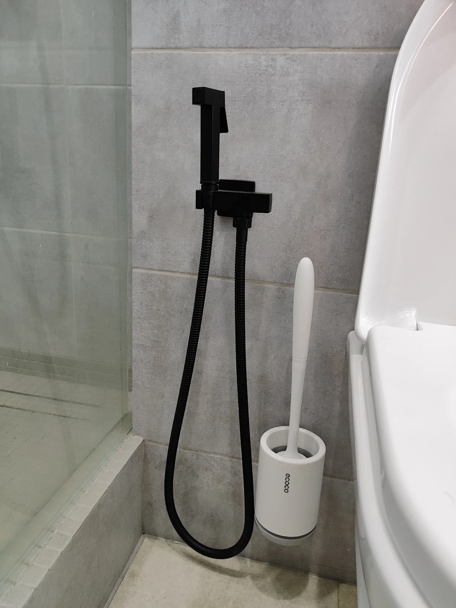 ULA Brass Bidet Faucet: Single Cold Water Tap with Handheld Spray Shower Set for Hygienic Cleaning - Black photo review
