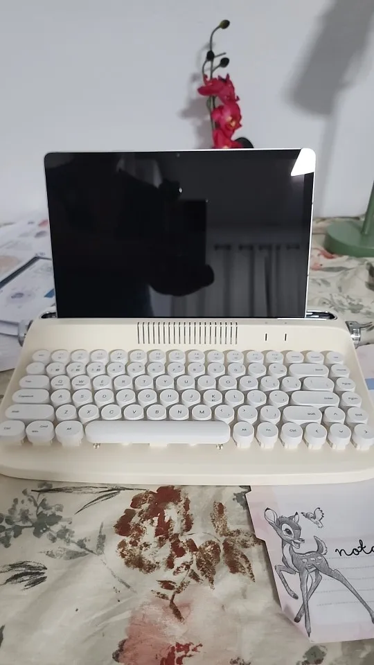 Wireless Aesthetic Keyboard - Typewriter Edition photo review