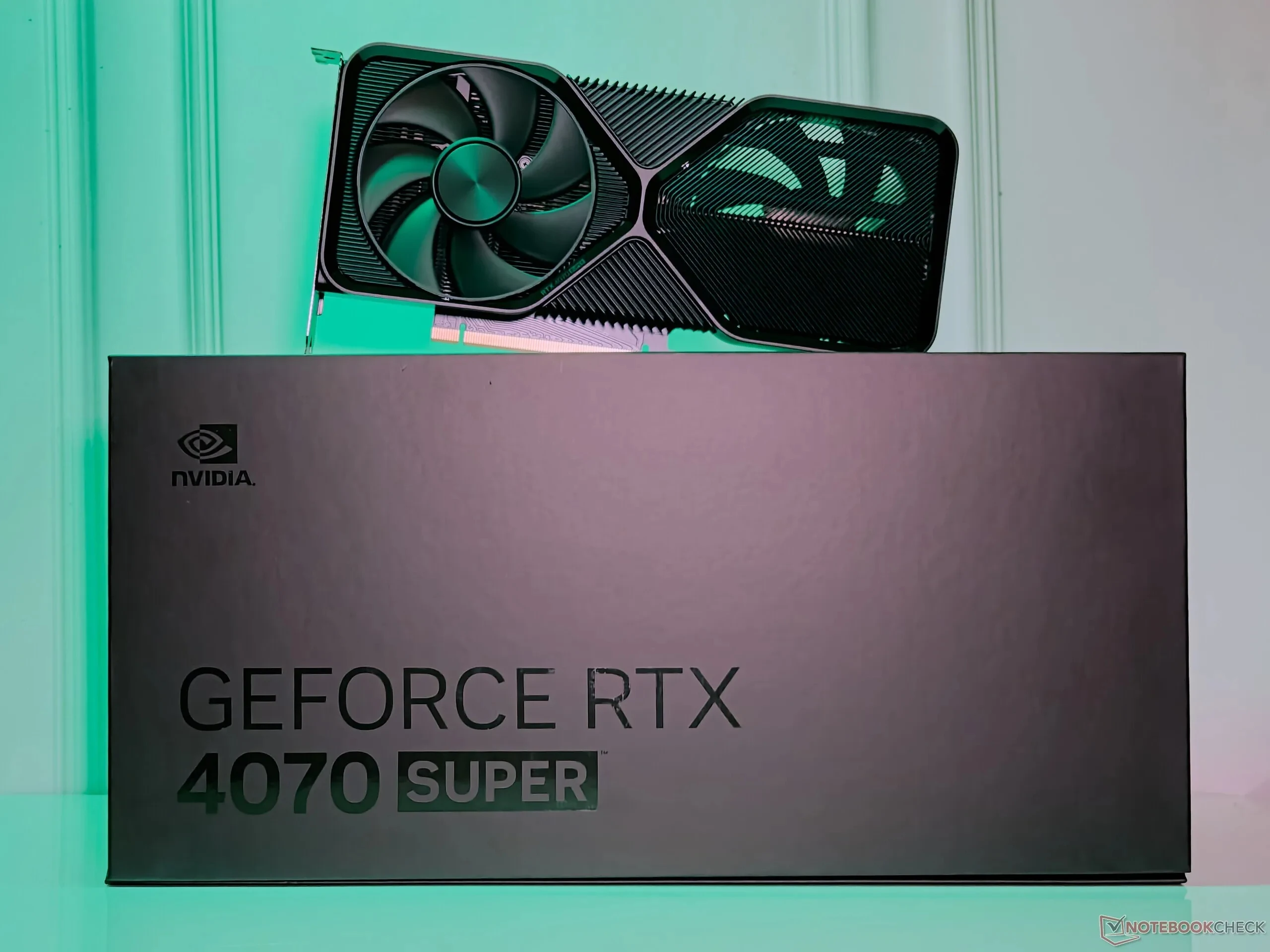 NVIDIA GeForce RTX 4070 Super Founders Edition グラフィック