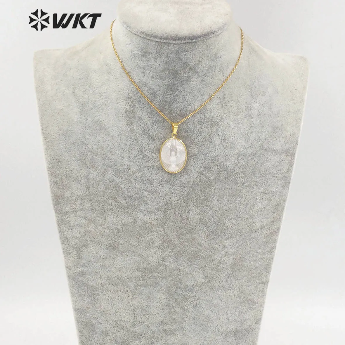 WT-JN180 Fashion gold plated eagle pattern handmade carve Big Mother of Pearl oval pendant necklace gold bezel white shell