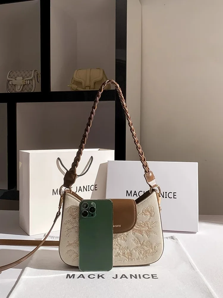 تقديم حقيبة كتف مزينة بالزهور لعام 2025، مصممة بجو...