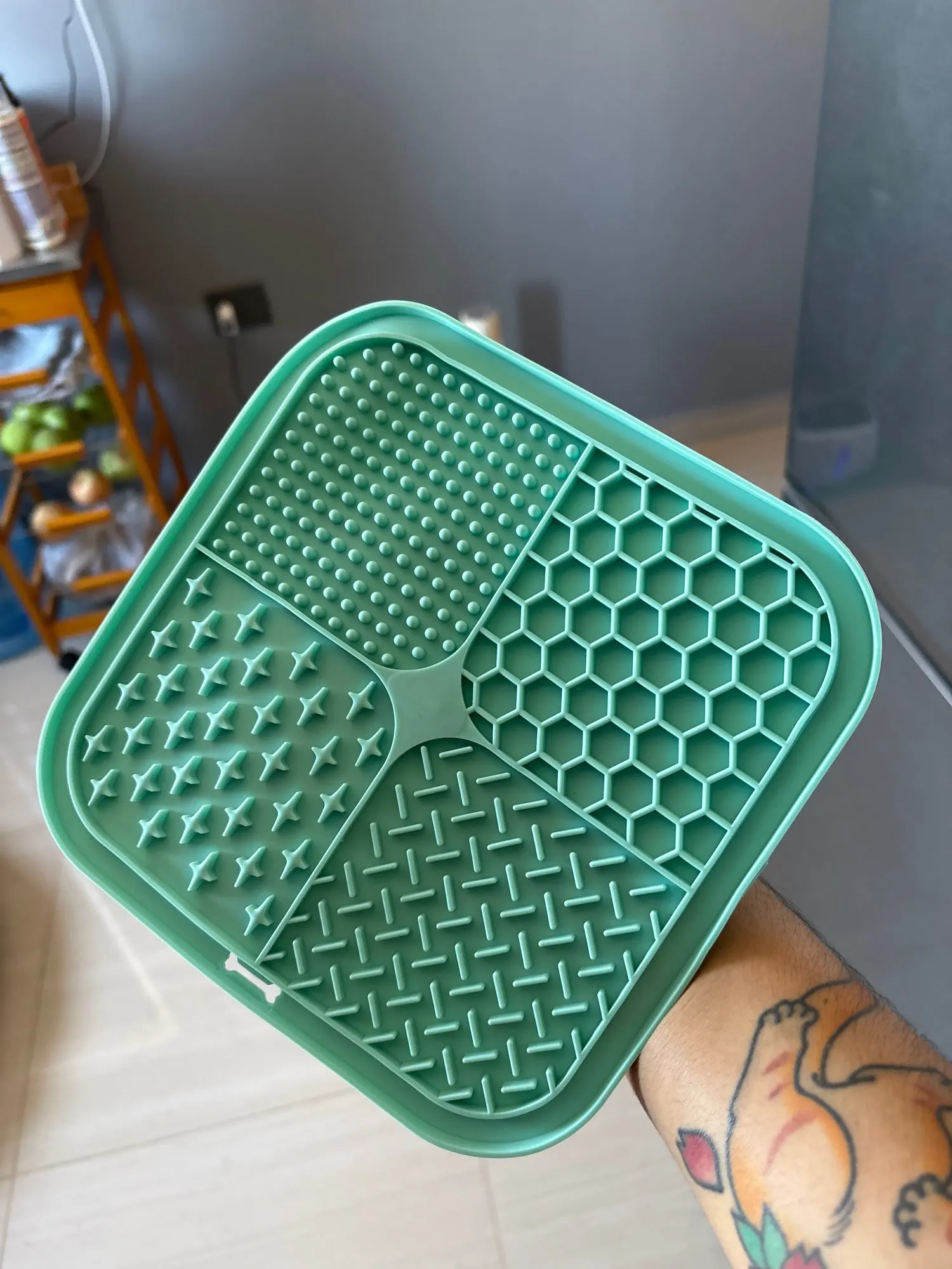 Pet Licking Mat Silicone Pet Food Suction Cup Slow Feeding Mat