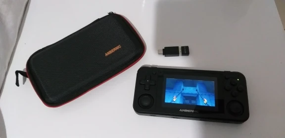 Console Rétro ANBERNIC RK3326 64G – Écran IPS 3.5", 2400 Jeux, Open Source, Portable photo review