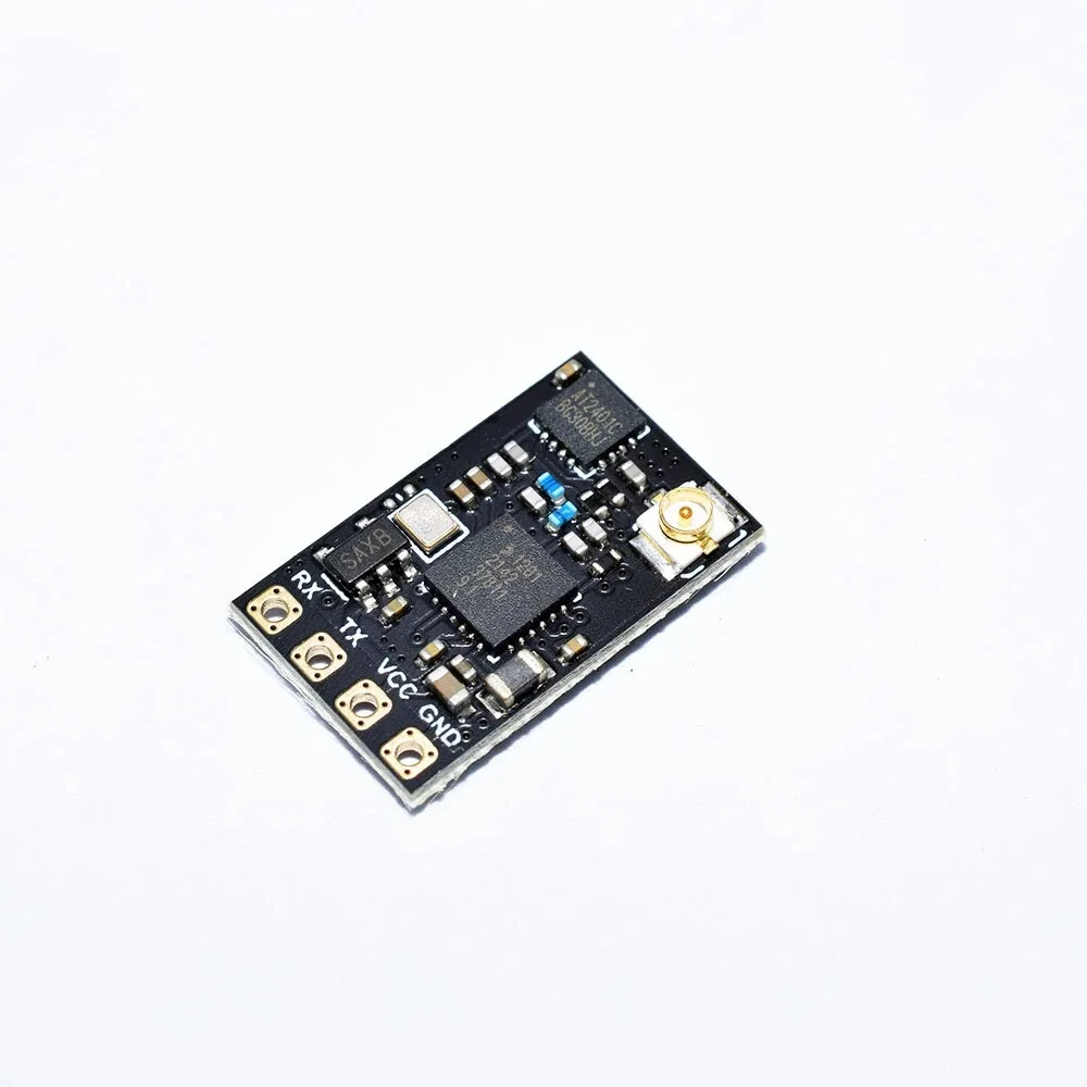 Détail du récepteur ELRS 2.4GHz NANO BETAFPV 2400 RX : antenne T pliée et connecteur latéral