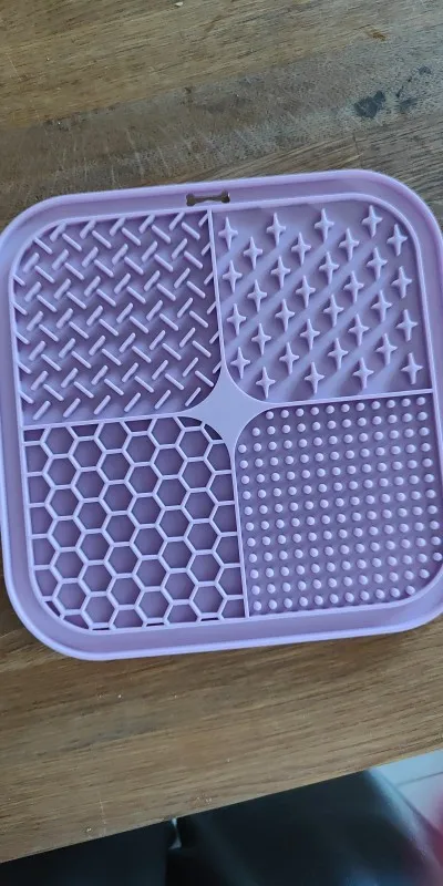 Pet Licking Mat Silicone Pet Food Suction Cup Slow Feeding Mat