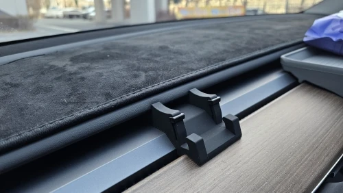 Teslahubs™ Silicon Dashboard Phone Holder customer photo