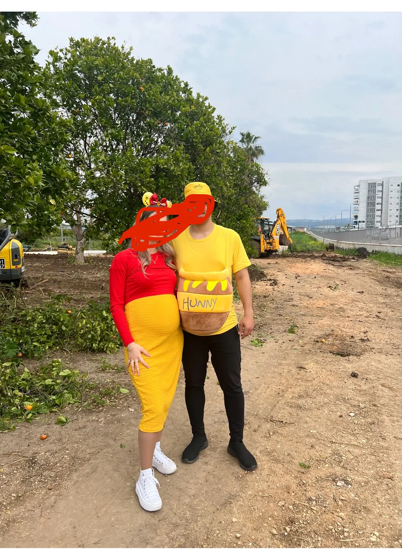 Honey Haven: Cat Bed House with Removable Plush Mat in Honey Jar Shape photo review