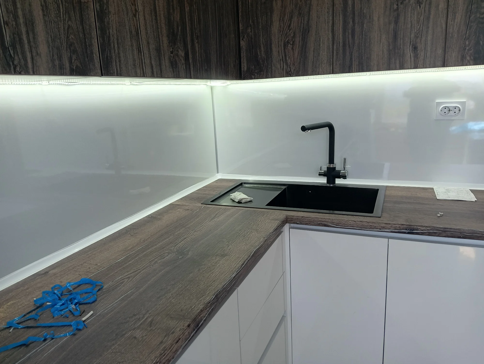 LED Strip Light 220V 2835 Waterproof 120LEDs/m With Switch photo review