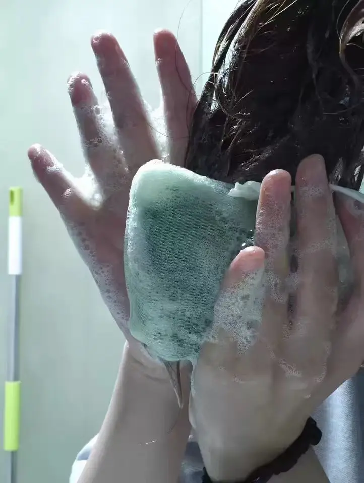 KräuterKraft Shampoo - Natürliche Stärkung für Ihr Haar