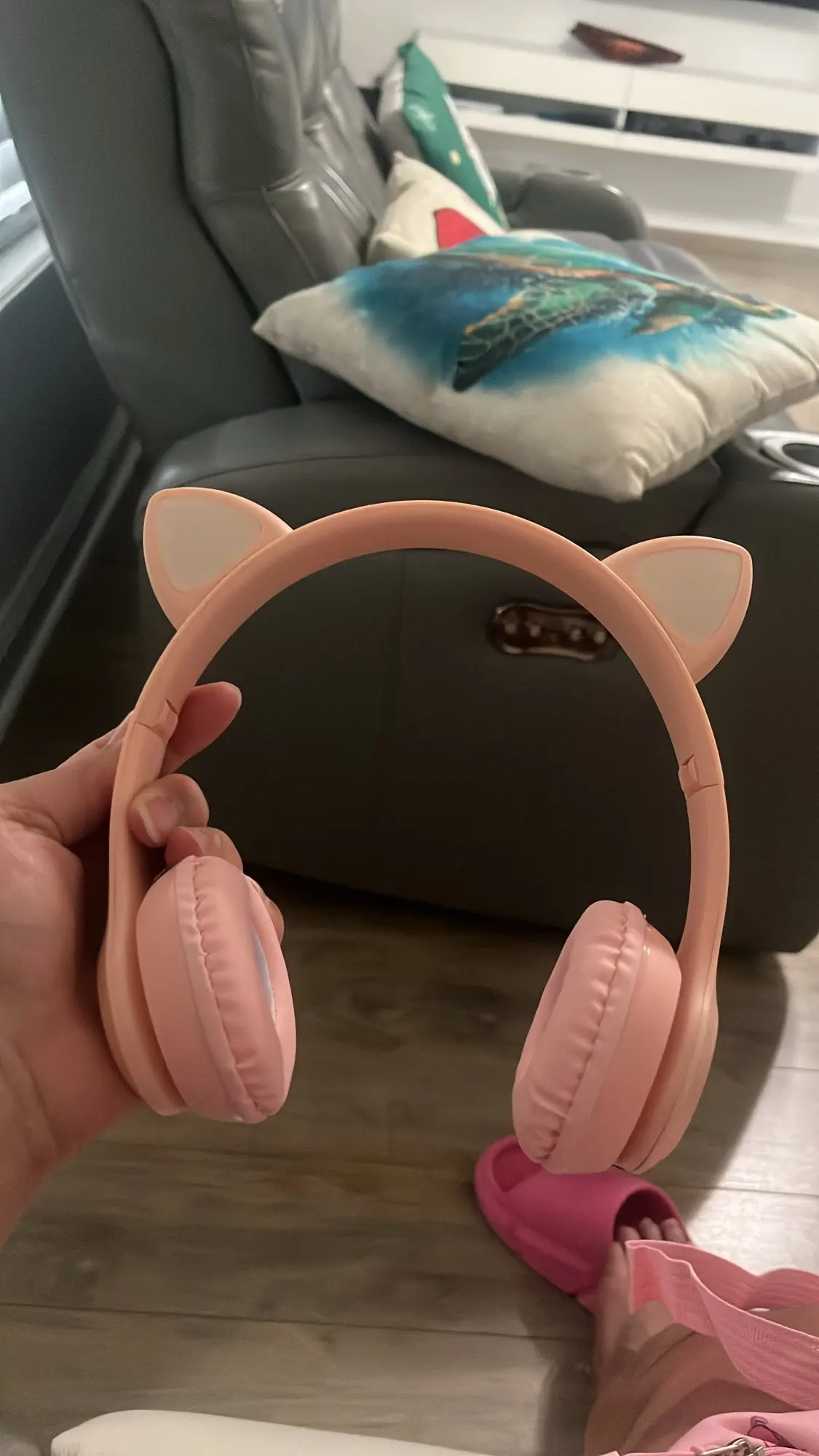 Wireless Headphones Cat Ear Gaming Headset Glow Light Bluetooth-Compatible Helmets Cute Over-Ear Headsets for Kids and Adult photo review