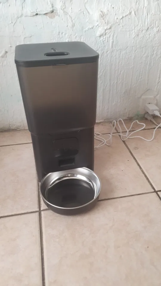 6L Tuya Smart Pet Feeder: Timed, Remote Dining for Your Pets photo review