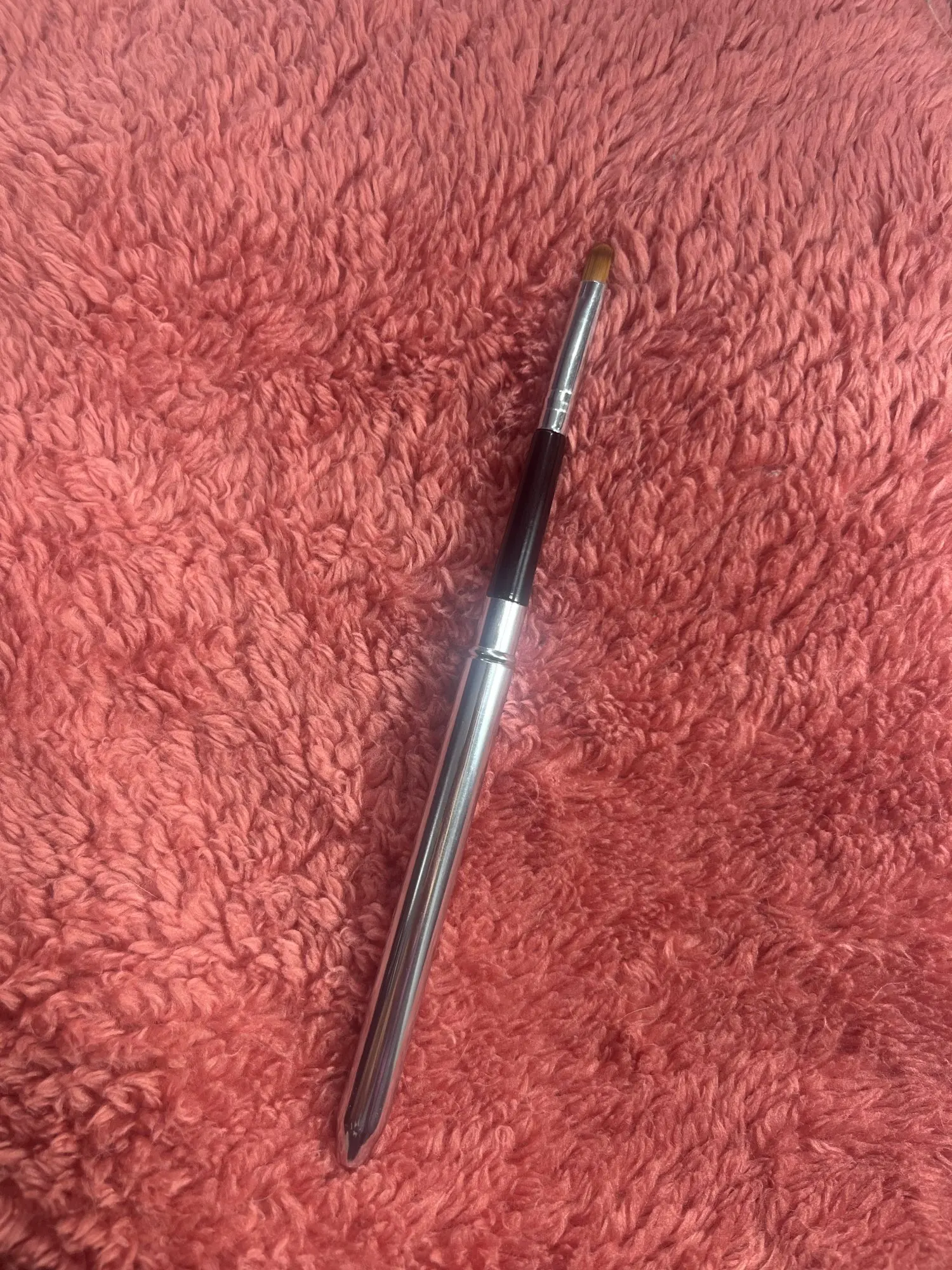 Portable Silver Lips Makeup Brush Pen Metal Handle Cosmetic Lipgloss Lipstick Lip Gloss Brush With Protect Cap Makeup Brushes photo review