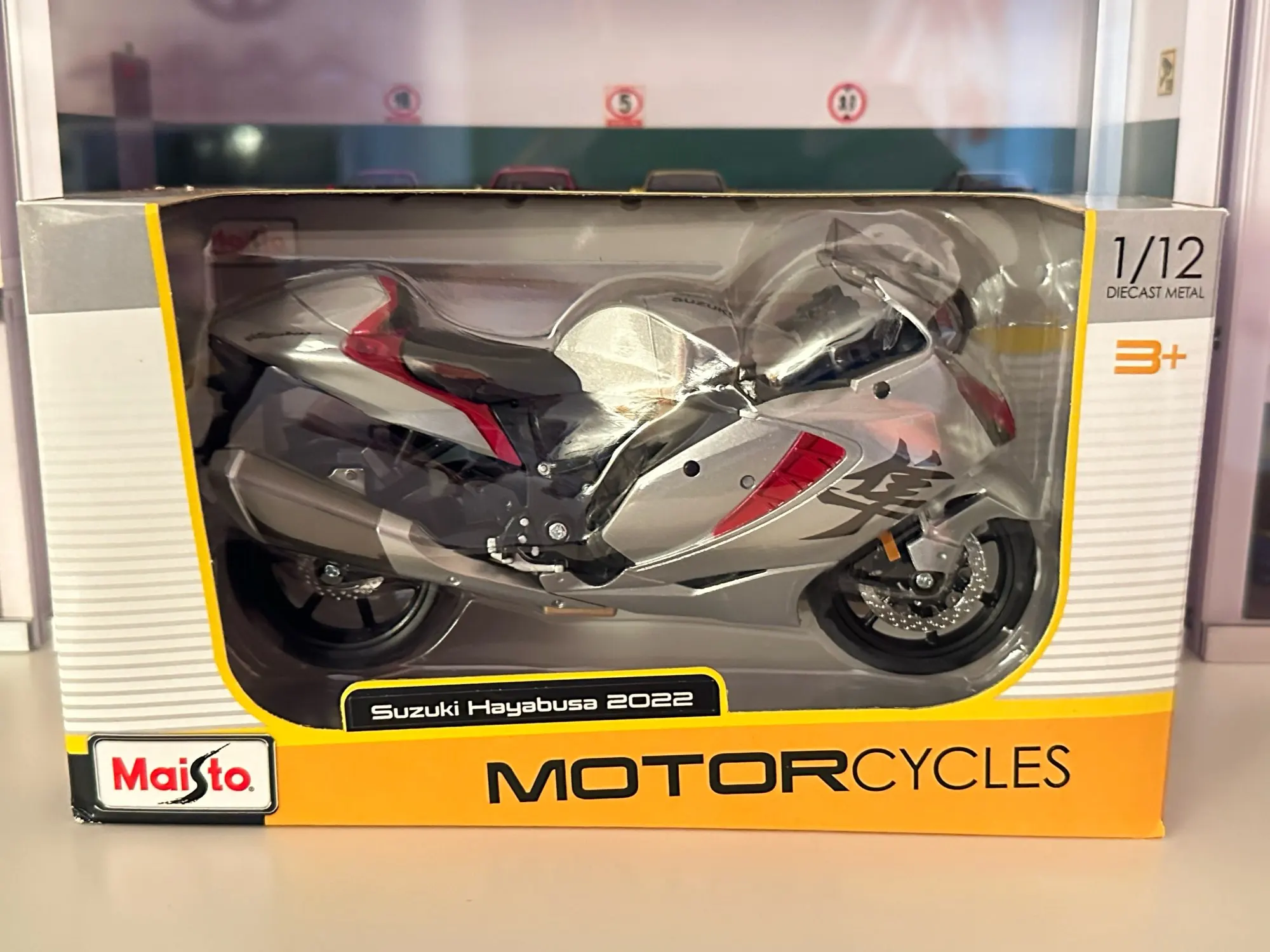 Maisto 1:12 Suzuki Hayabusa 2022 Sportster Motorcycle Model Static Die Cast Vehicles Collectible Moto Toys Gift Collection photo review