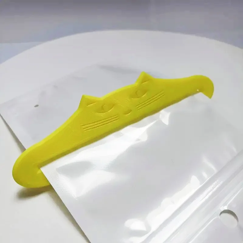 New Portable Cat Feeding Squeezer