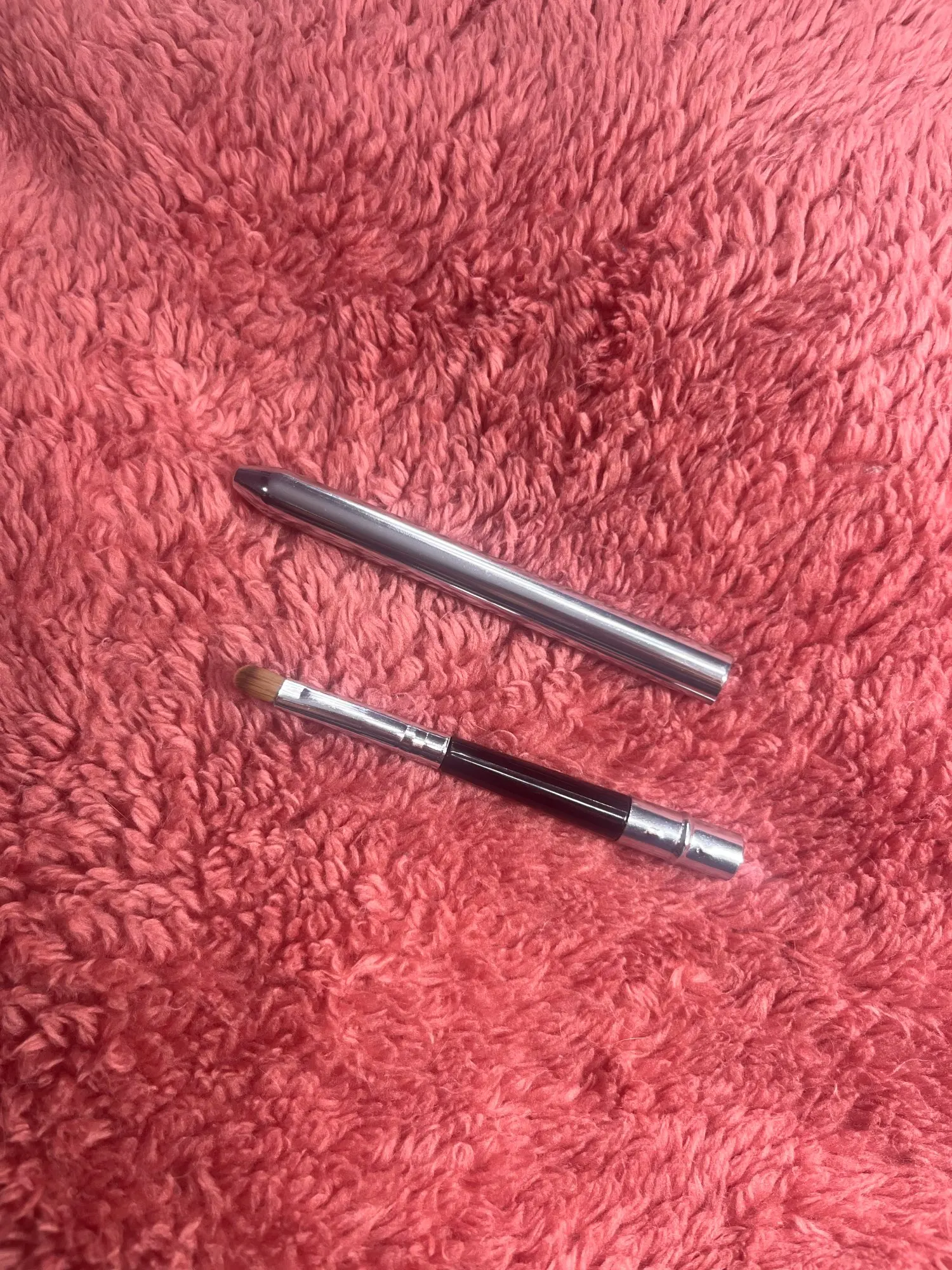 Portable Silver Lips Makeup Brush Pen Metal Handle Cosmetic Lipgloss Lipstick Lip Gloss Brush With Protect Cap Makeup Brushes photo review