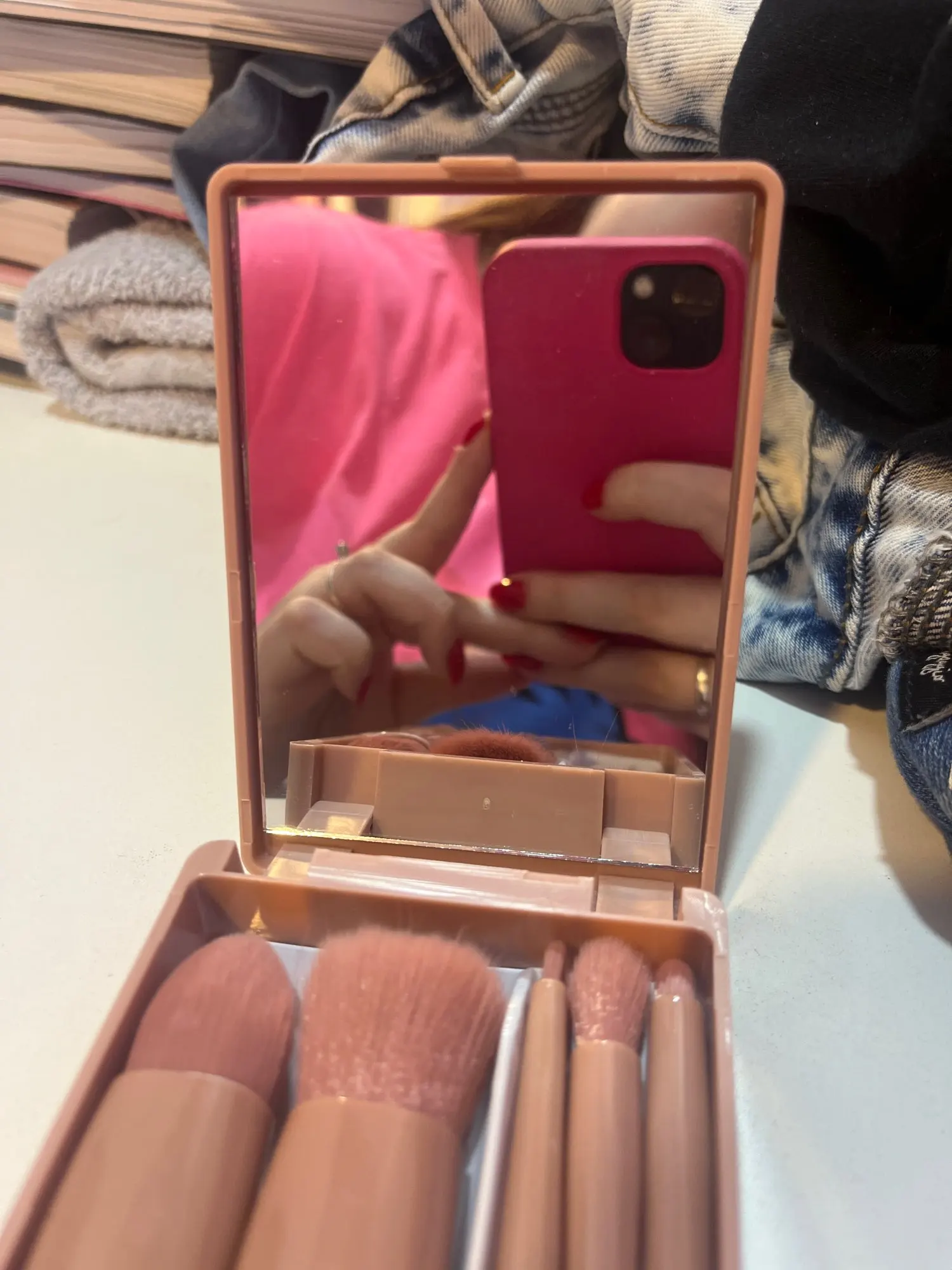 Mini Espelho De Maquiagem Portátil Com 5 Pincéis De Maquiagem photo review