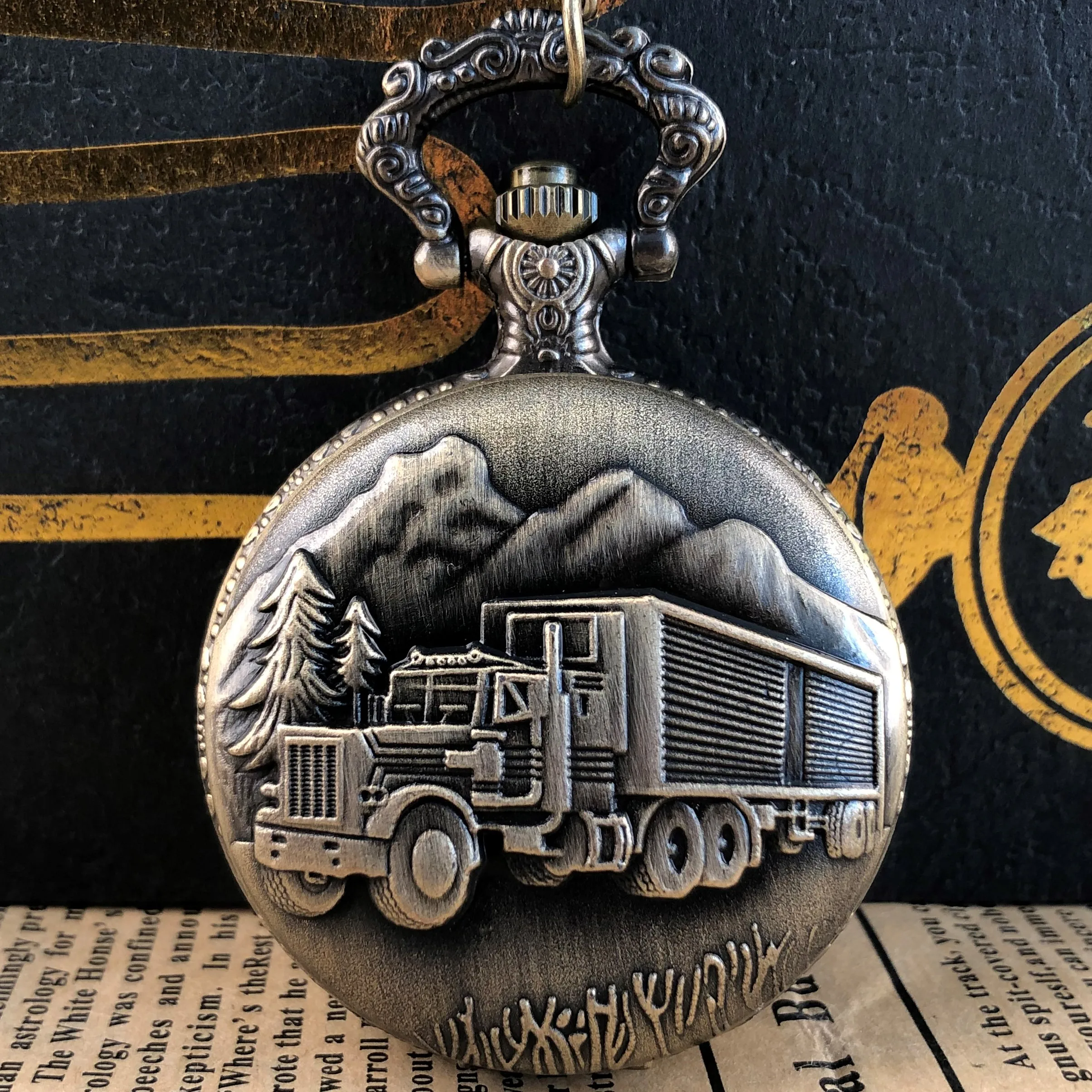 Steampunk Train Necklace Nostalgic Retro Quartz Pocket Watch Men's Ladies Birthday Gift Commemorative Pendant