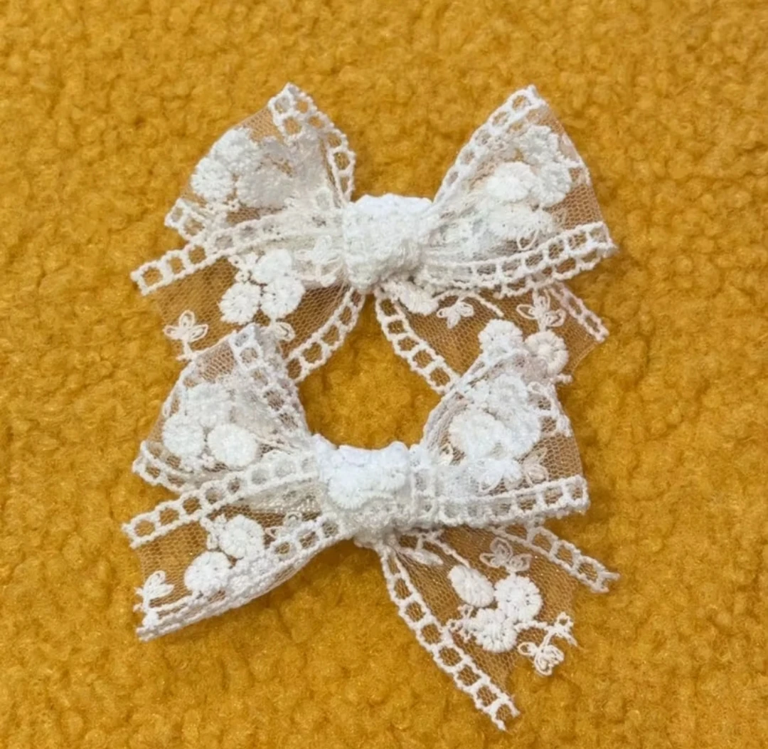 Cute 2Pcs/Set Solid Lace Cutout Bowknot Hair Clips photo review