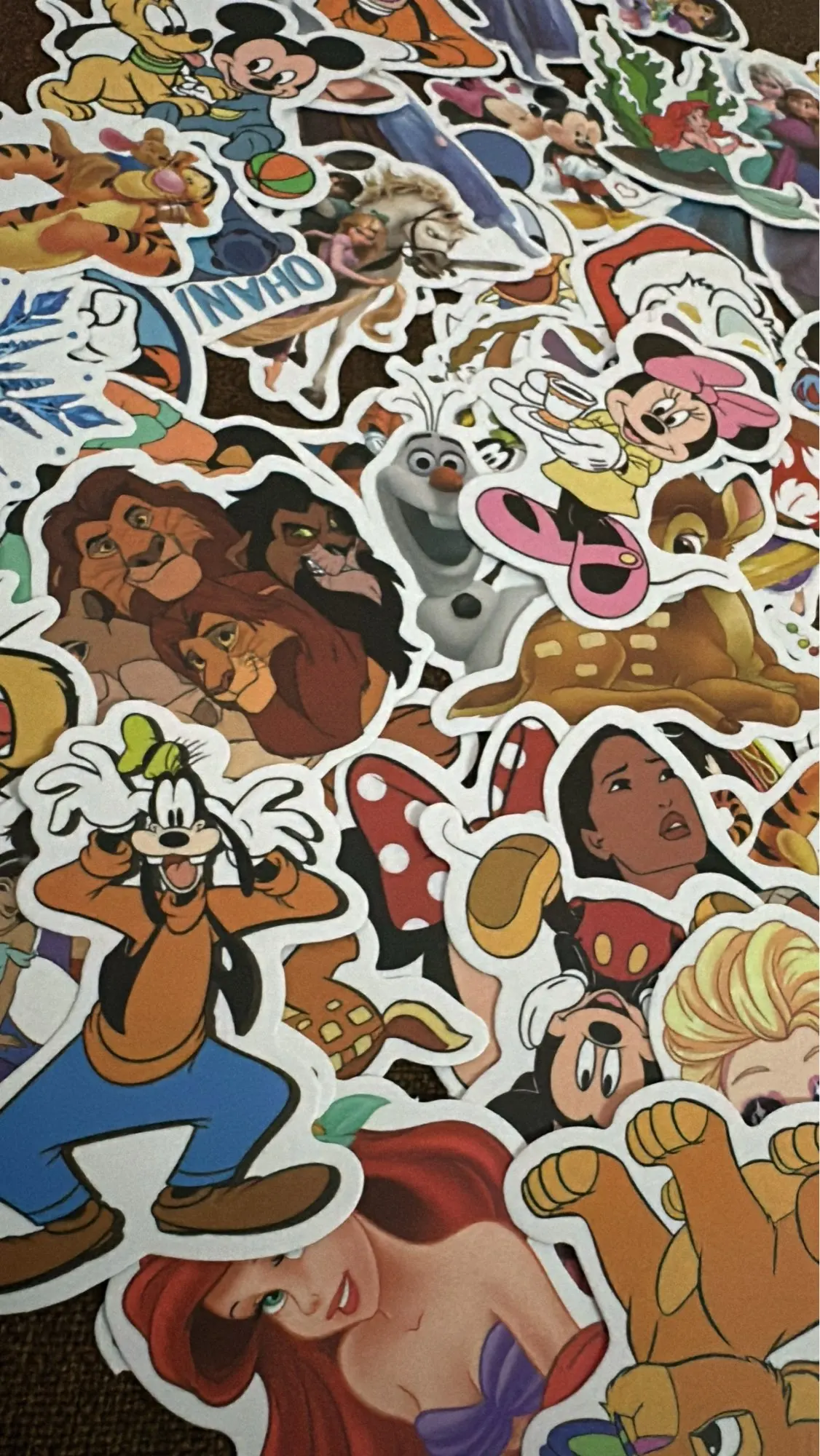 Disney-pegatinas de dibujos animados para decoración de equipaje, pegatinas de grafiti para ordenador portátil, fundas de teléfono, Juguetes DIY, 100 piezas photo review