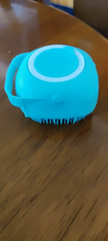 Brosse à shampoing 2-en-1 pour chien et chat – Peigne de massage en silicone avec réservoir 80ml, épurateur de toilettage doux pour poils courts photo review