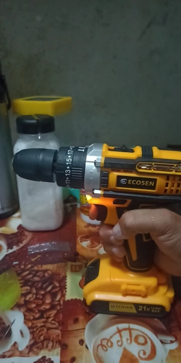 Furadeira e Parafusadeira Elétrica 21V com 2 Baterias Recarregáveis