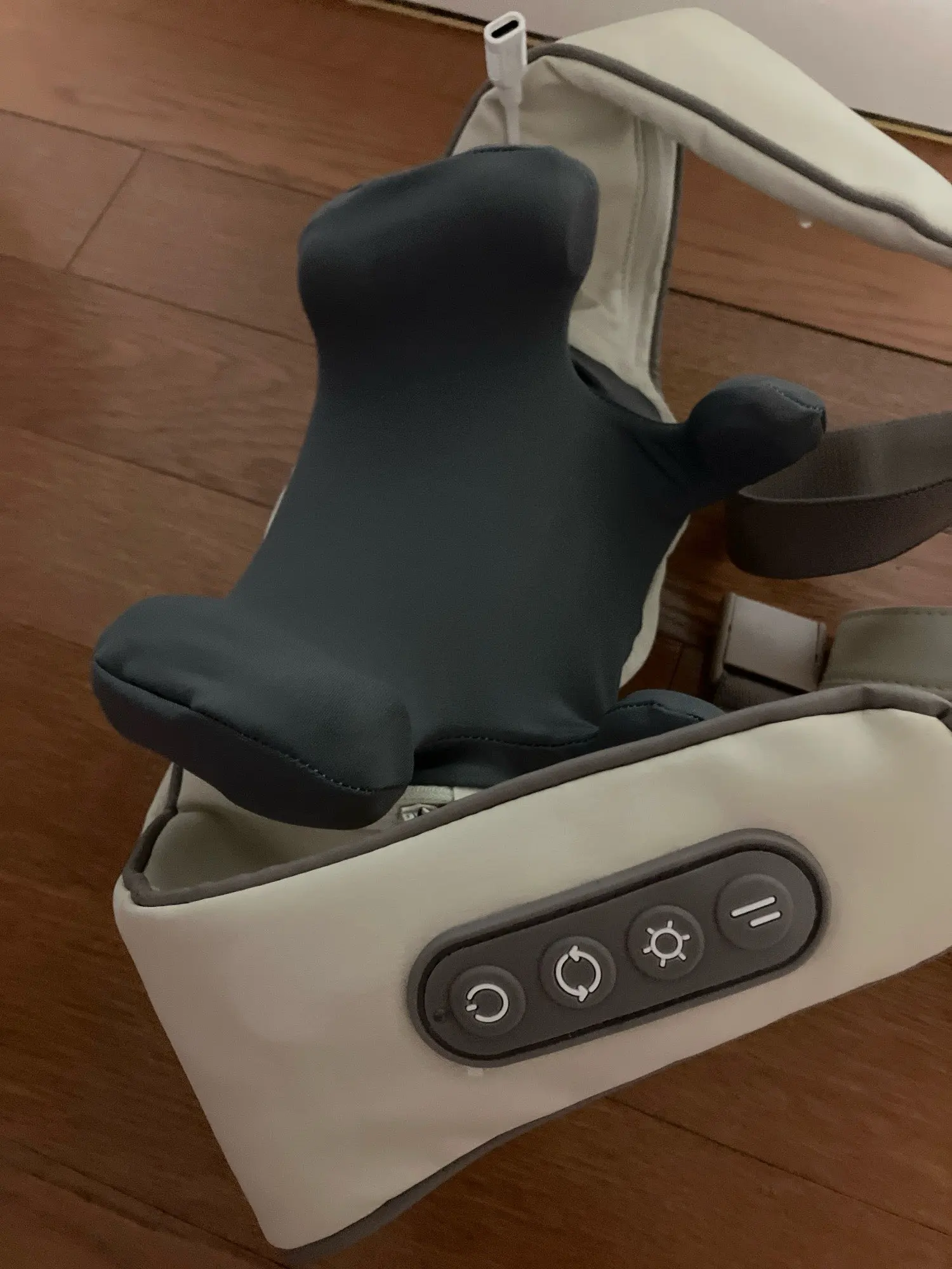 ReFresh - Nacken- und Rückenmassagegerät (Beige) photo review