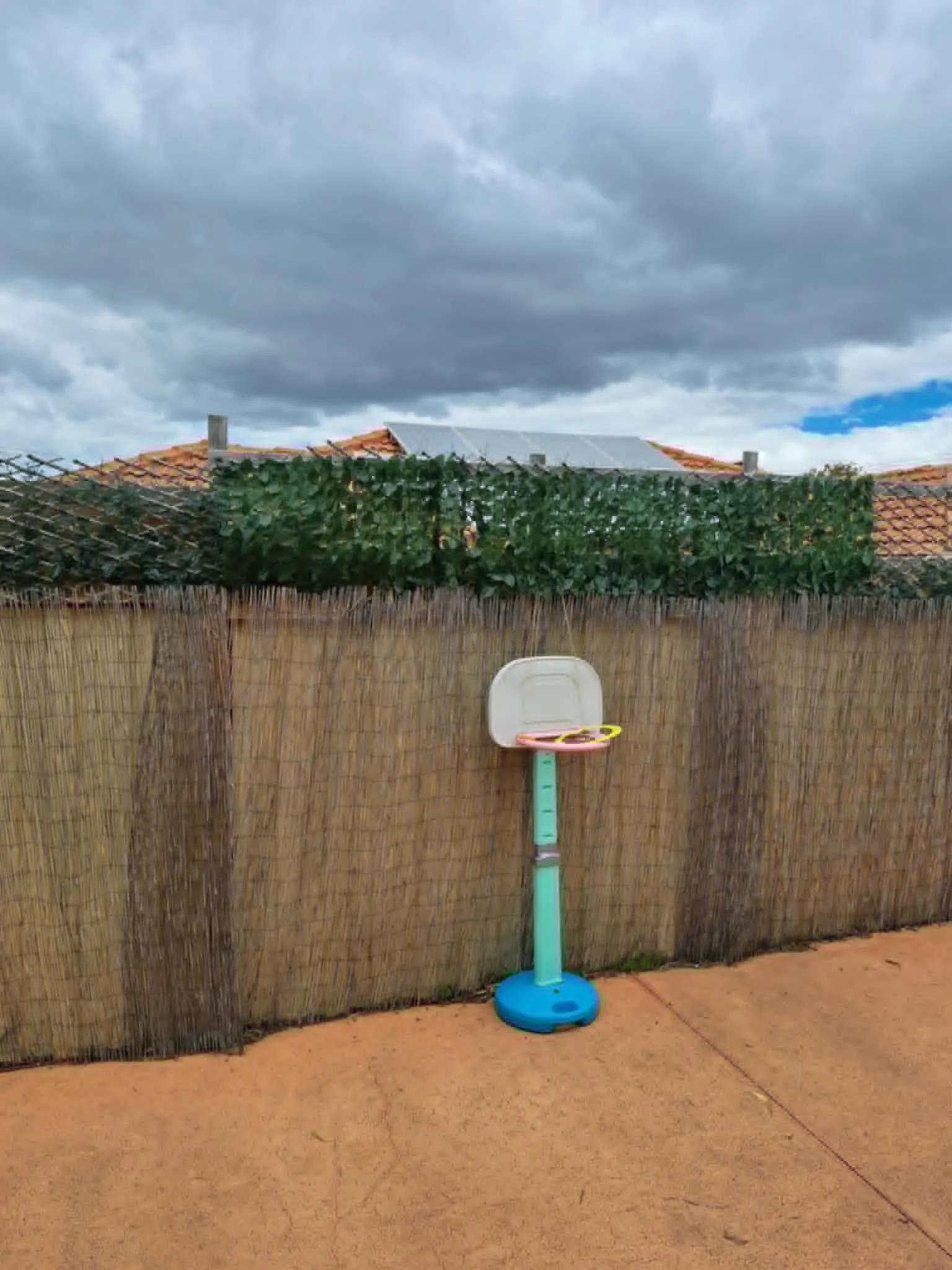 Artificial Ivy Hedge Green Leaf Fence Panels Faux Privacy Fence Screen for Home Outdoor Garden Balcony Decoration photo review