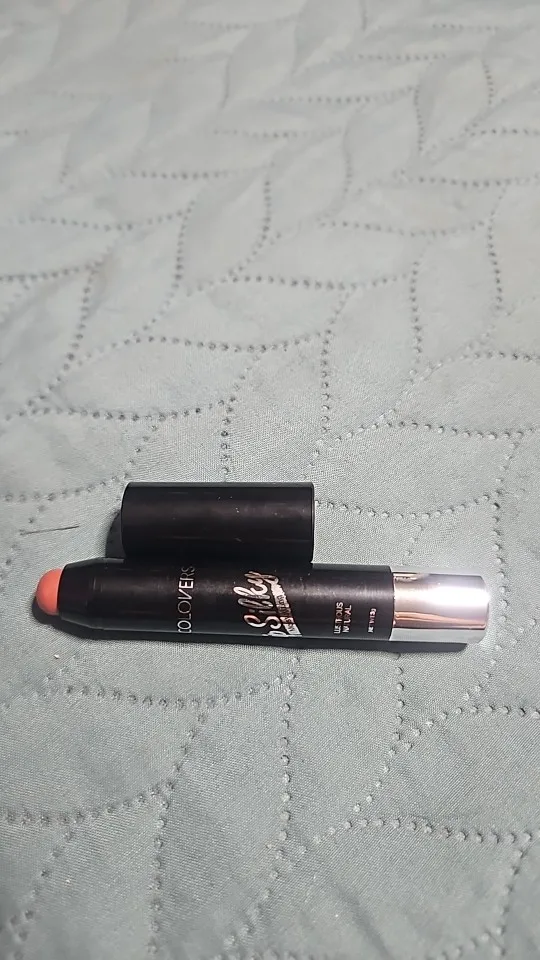 Matte Lipstick Pencil with Waterproof and Non-Stick Technology photo review
