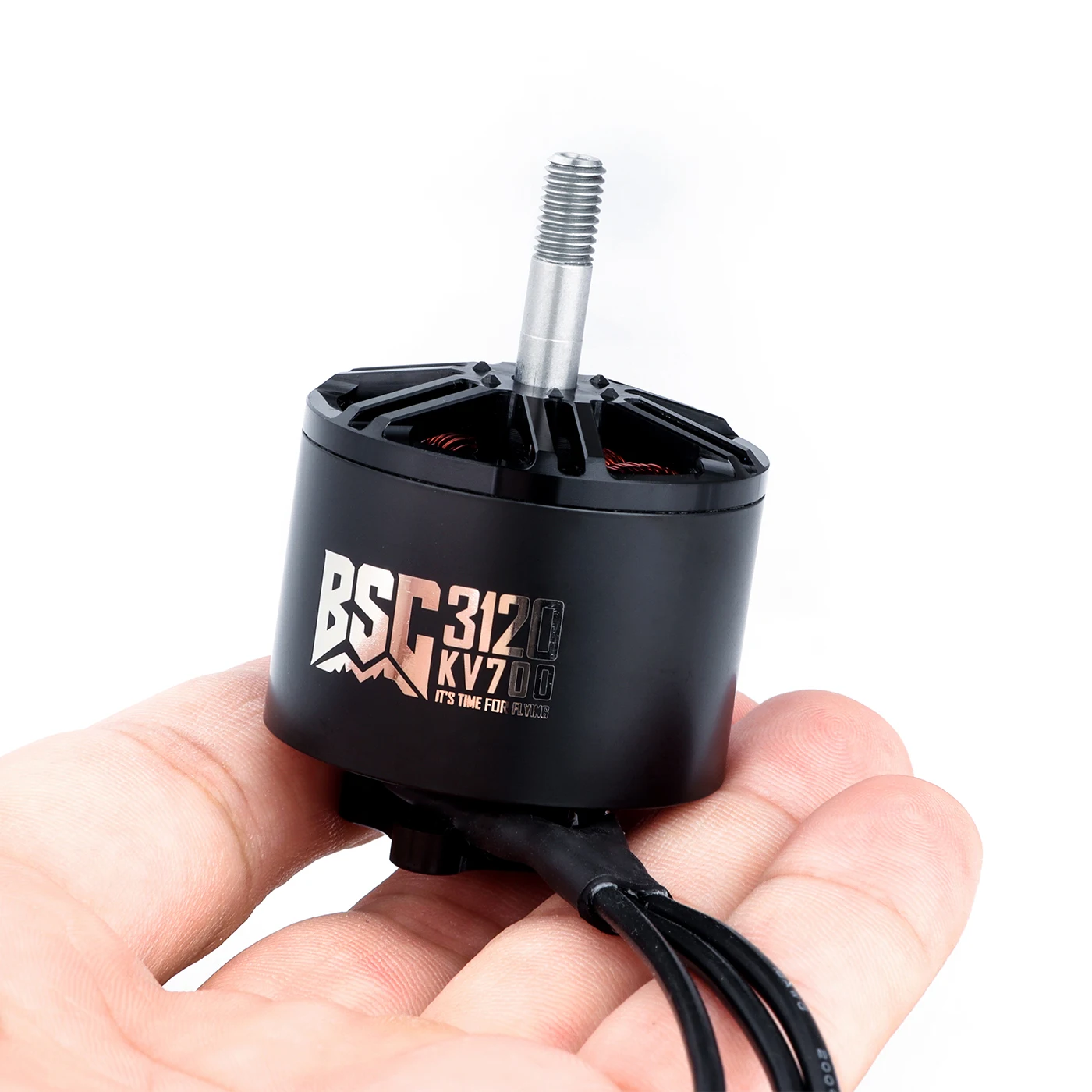 Gros plan sur le stator et les aimants du moteur de drone FPV MAD BSC 3120 500KV.