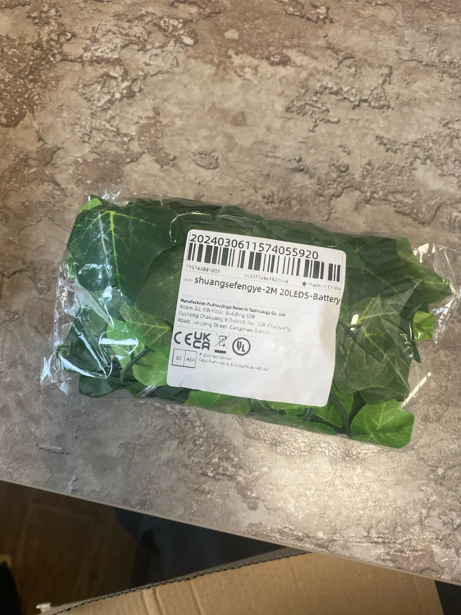 Guirnalda de luces para decoración del hogar, guirnalda de luces con batería para árbol de Navidad, vid Artificial, hojas verdes y flores photo review