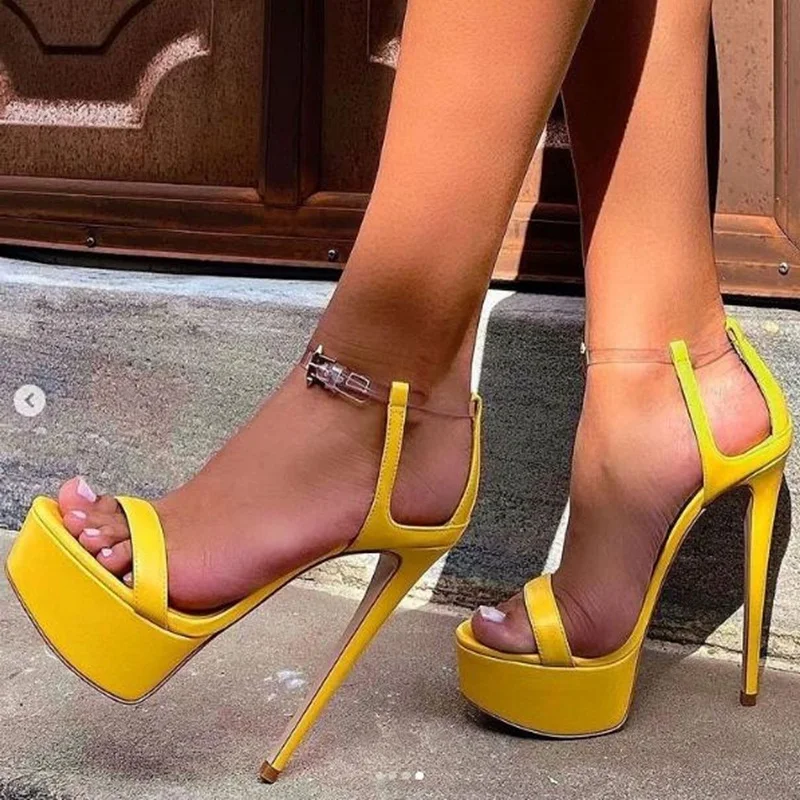 

Босоножки женские на высокой платформе, пикантные сандалии на очень высоком каблуке, пвх ремешок на щиколотке, модельные туфли с вырезами и открытым носком, желтые, лето