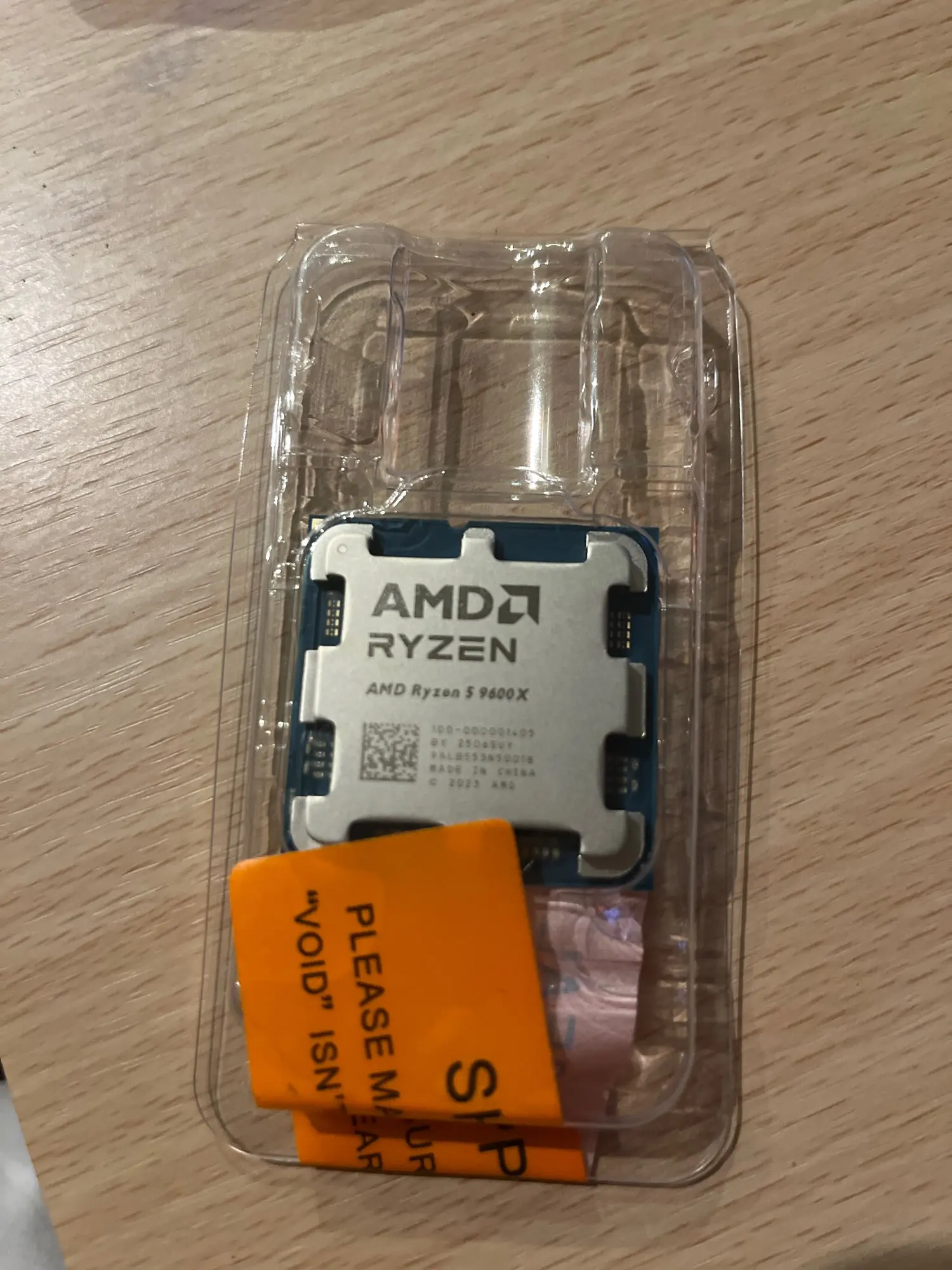 AMD Ryzen 5 9600X Processor 5.4GHz 6-Core 12-Thread 38MB Game AMD Ryzen 5 9600X Processor 5.4GHz 6-Core 12-Thread 38MB Game