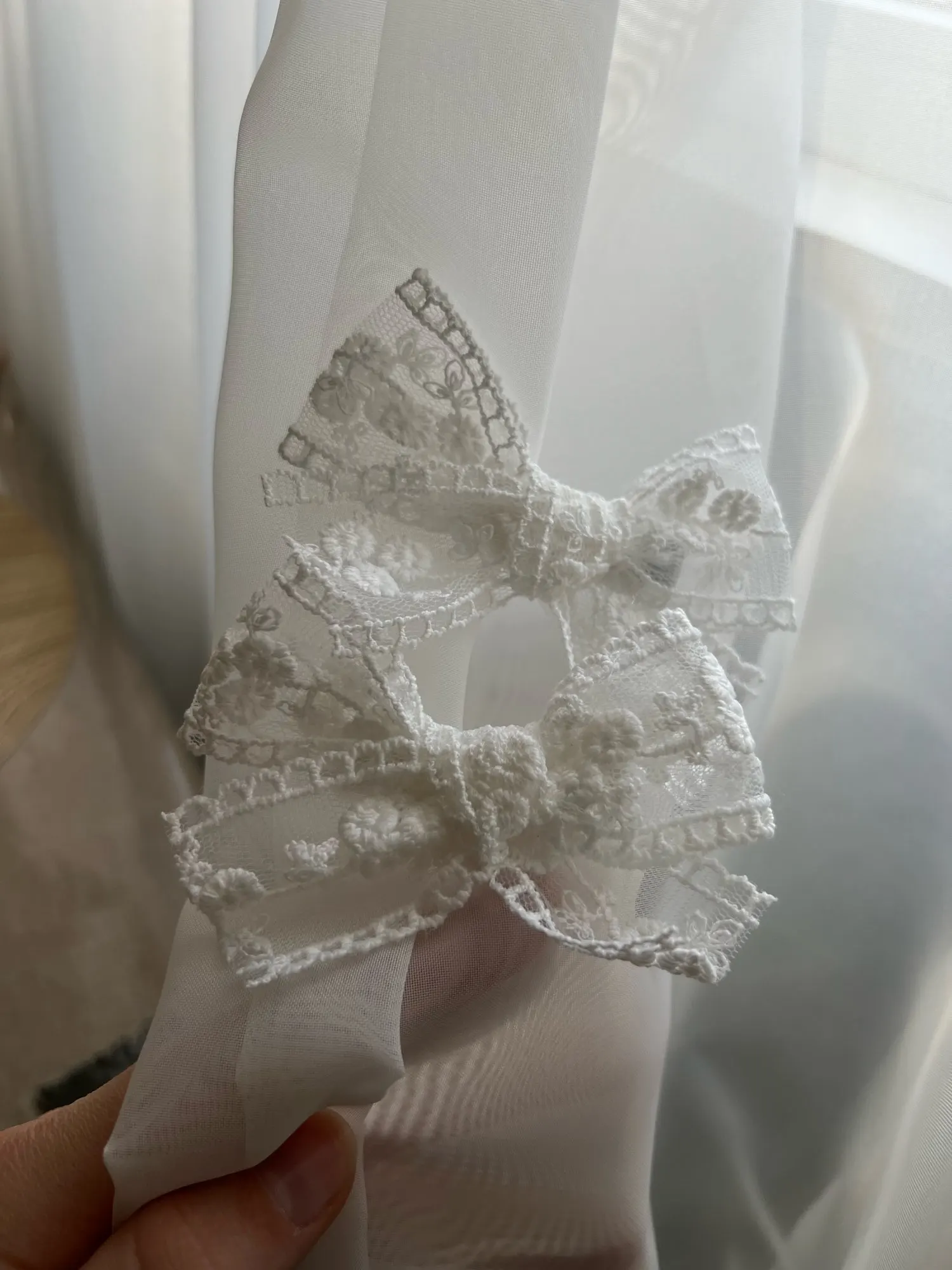 Cute 2Pcs/Set Solid Lace Cutout Bowknot Hair Clips photo review