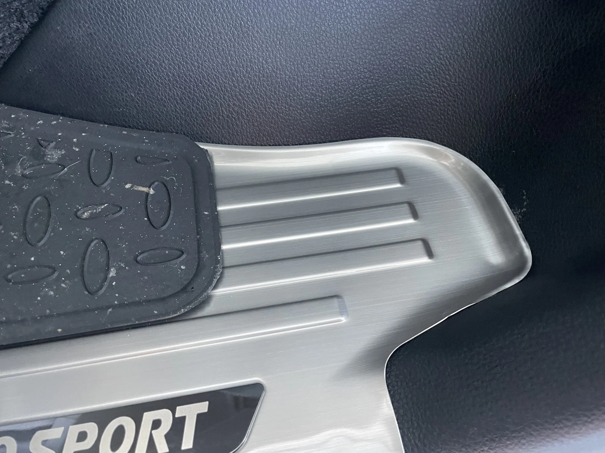 Накладки митсубиси паджеро спорт. Металлическая накладка для автодержателя. Резиновые накладки железного бампера.