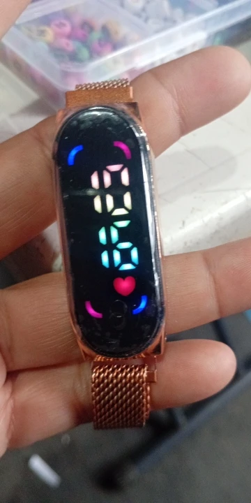 Relógio magnético LED feminino com pulseira, toque impermeável, relógio feminino, relógios digitais de pulso, moda, novo, 2024 photo review