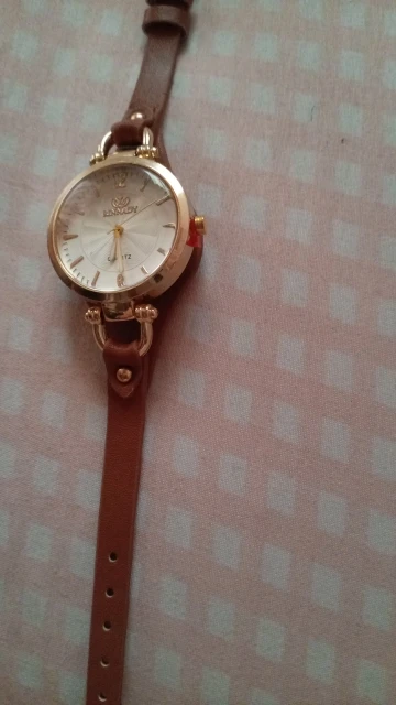 2024 Women's PU Leather Thin Strap Quartz Watch photo review